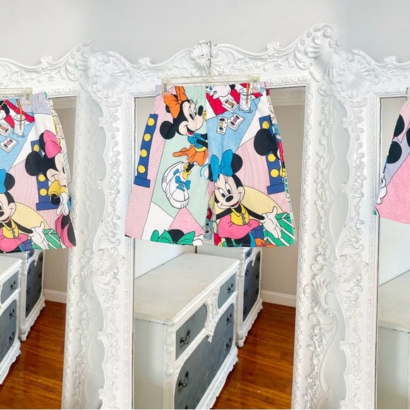 New York Couture * One of a Kind* VINTAGE Reworked Minnie Mouse Pocket Shorts - Picture 3 of 6